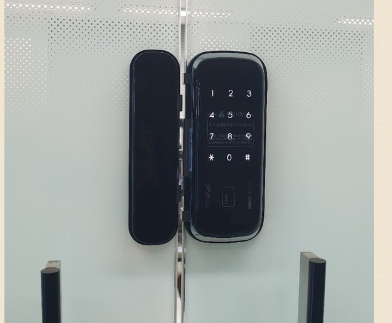 Khóa cửa kính Solity WGT-330