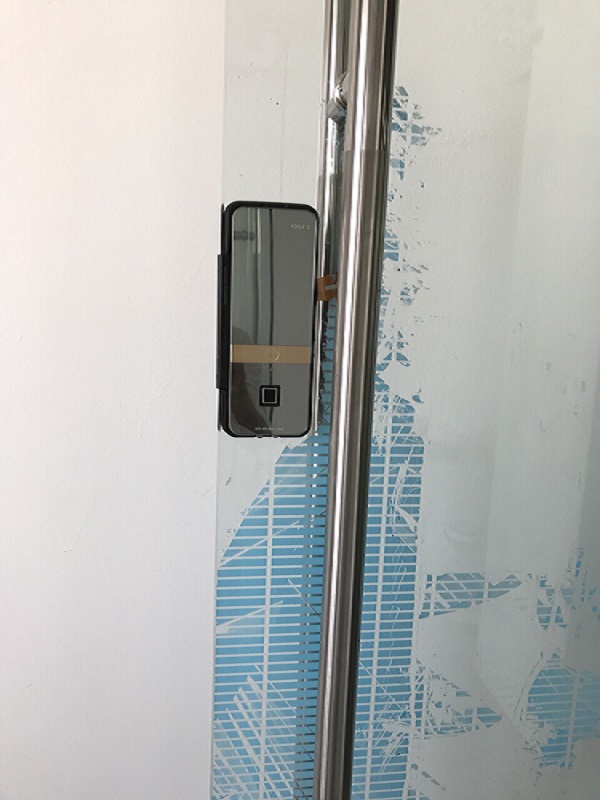 Khóa cửa kính YALE YDG 413 (Vân tay)