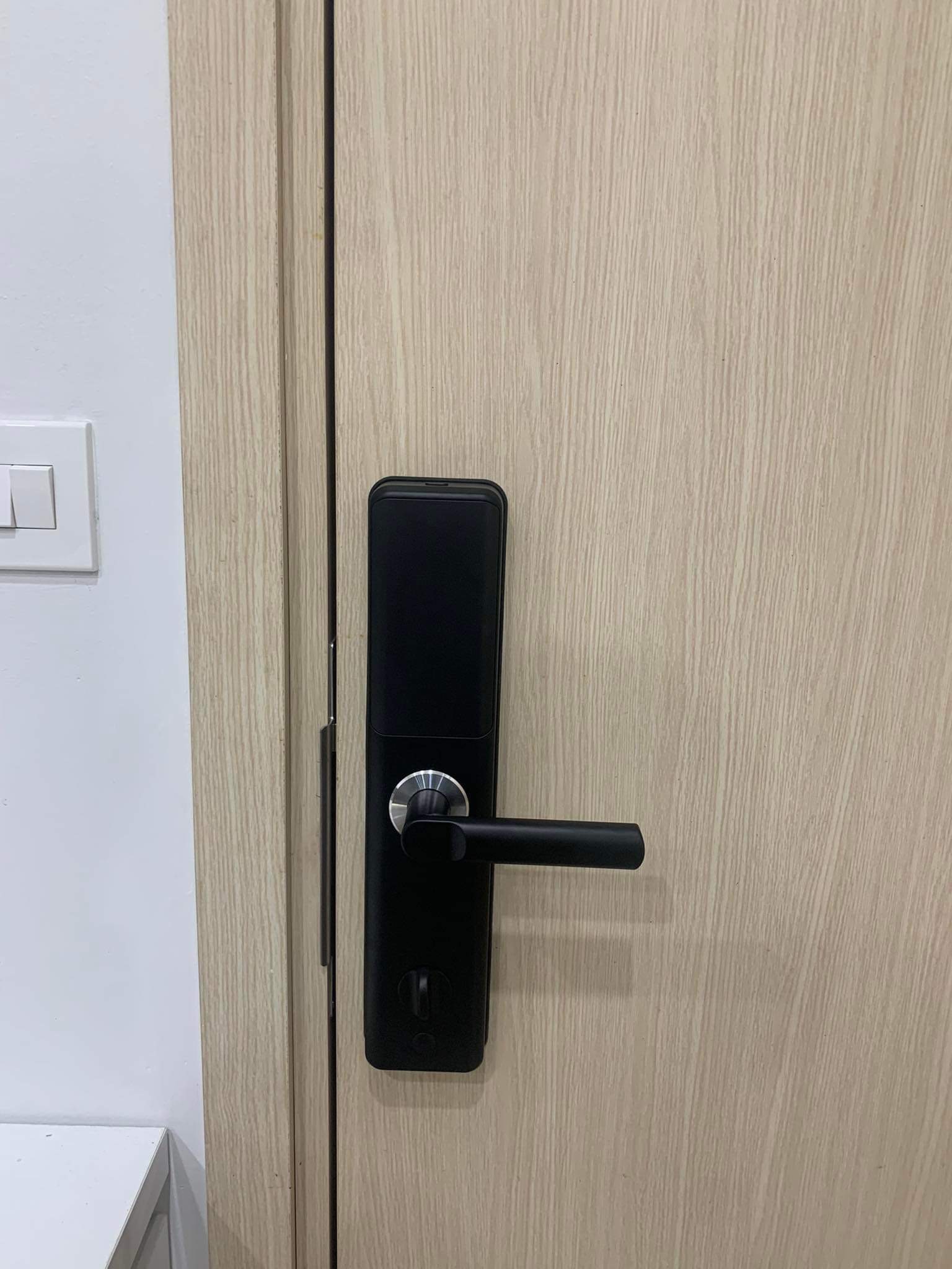 Khóa cửa vân tay IKS Z1