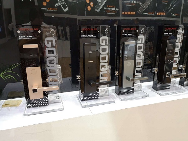 Khóa thẻ từ Goodum V7100