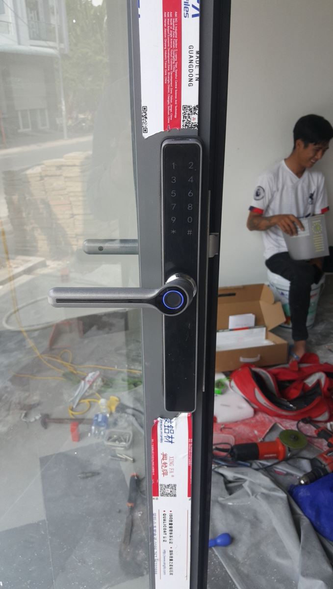 Khóa vân tay cửa nhôm Hilux YNJ01