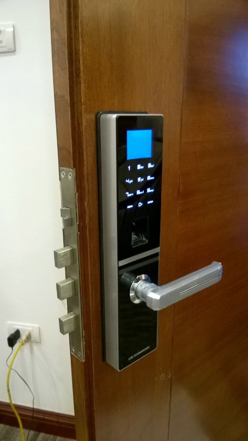 Khóa cửa vân tay Dessmann G800FP