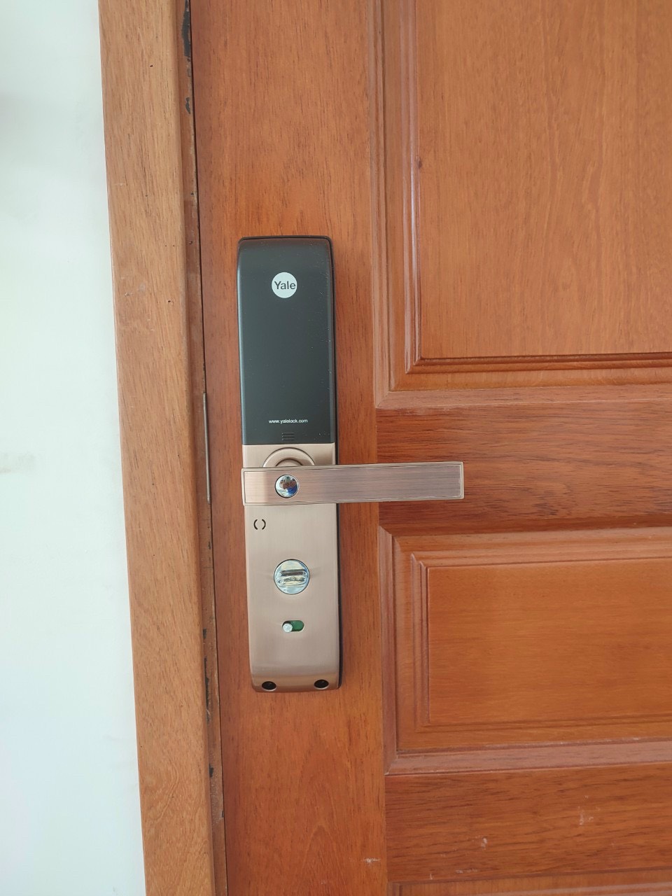 Khóa cửa vân tay Yale YDM7116A MB