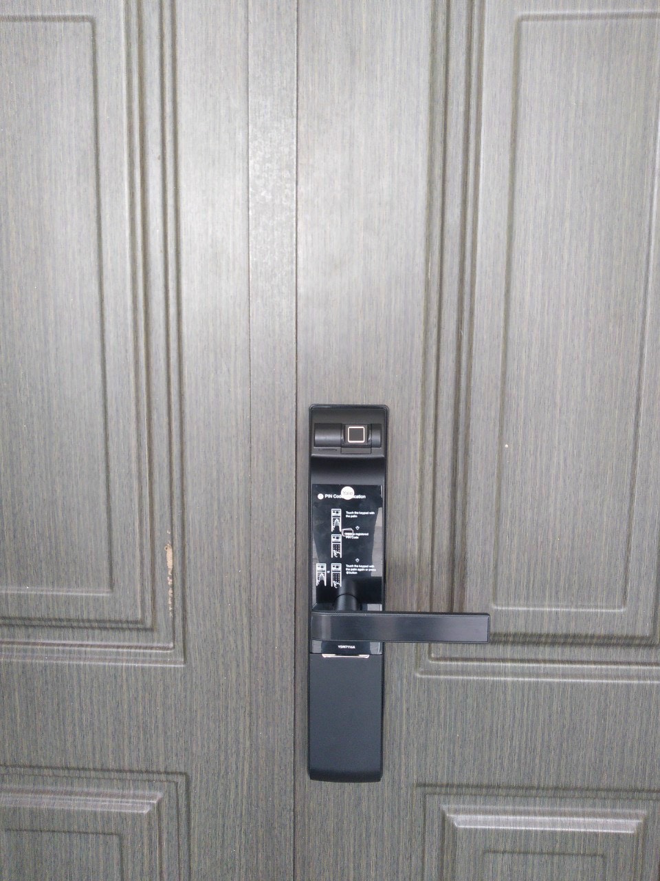 Khóa cửa vân tay Yale YDM7116A MB