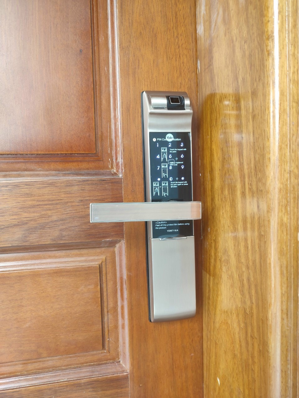 Khóa cửa vân tay Yale YDM7116A MB