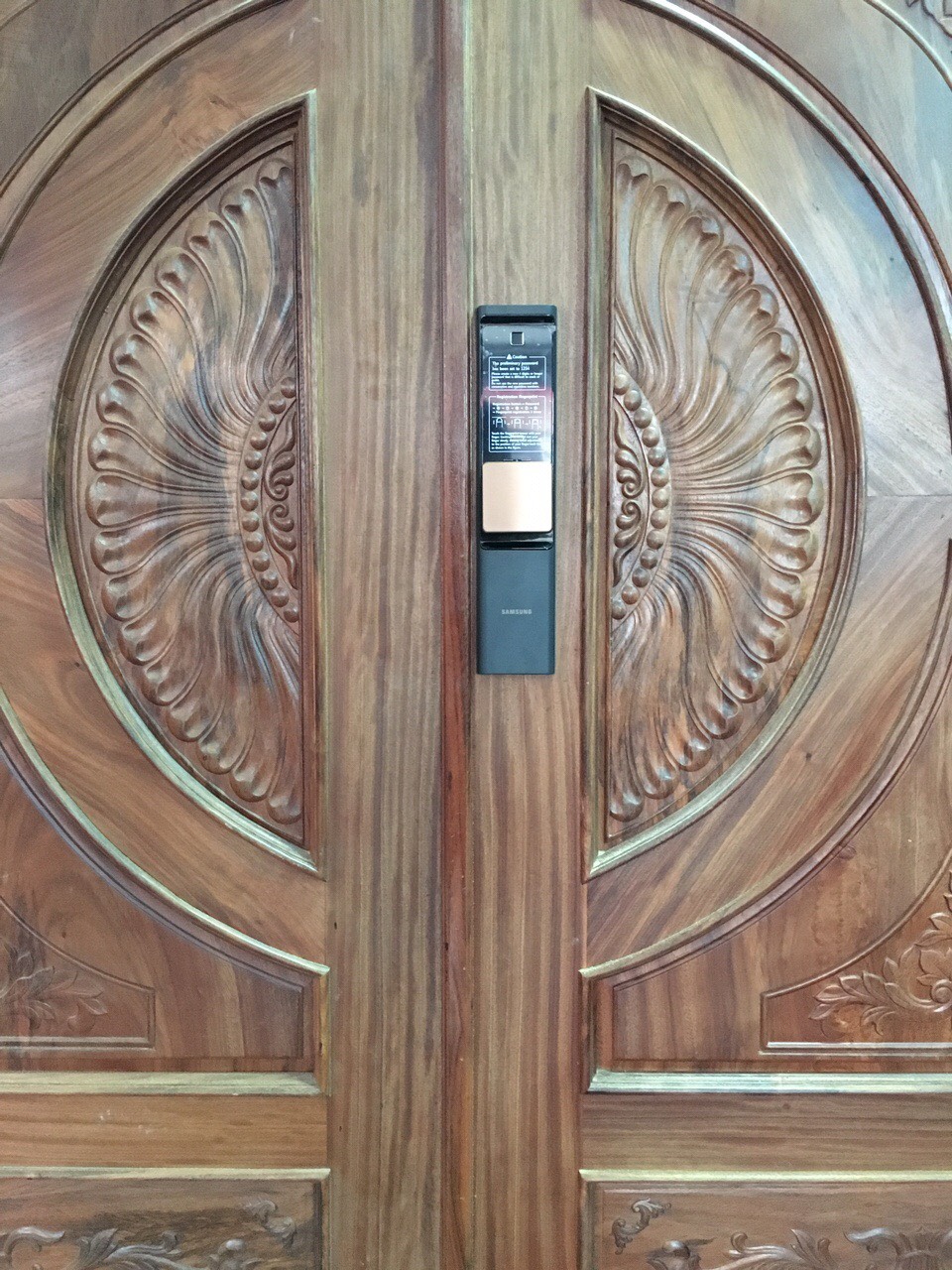 Khóa vân tay Samsung SHP-DR708